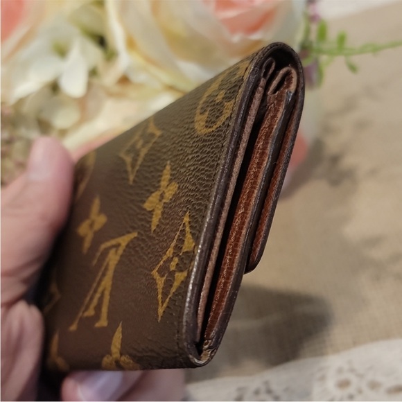 Authentic Louis Vuitton card wallet - Picture 5 of 10
